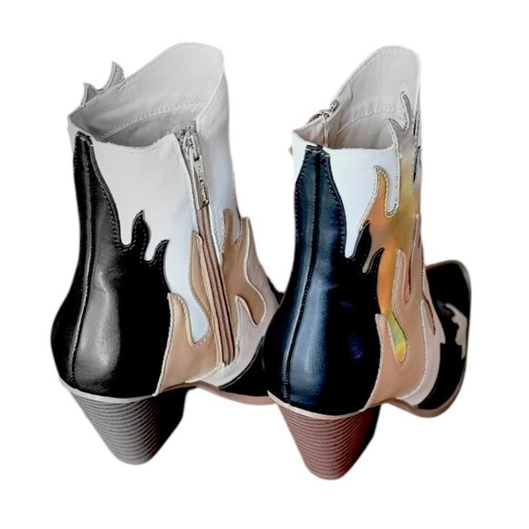 NWOT Cape Robbin Dumpa in Black Short Boots with Gold Fire Design - Boot Scootin - Picture 7 of 9